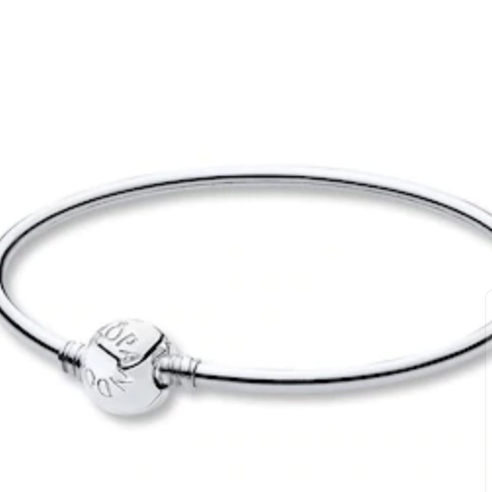 SOLD. Pandora signature bangle
